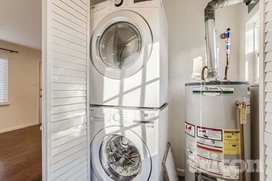 Building Photo - 1364 Ironton St