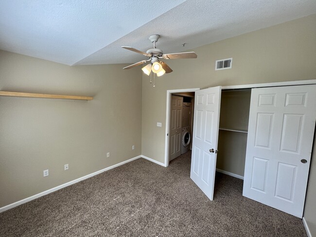 Building Photo - 5225 White Willow Dr