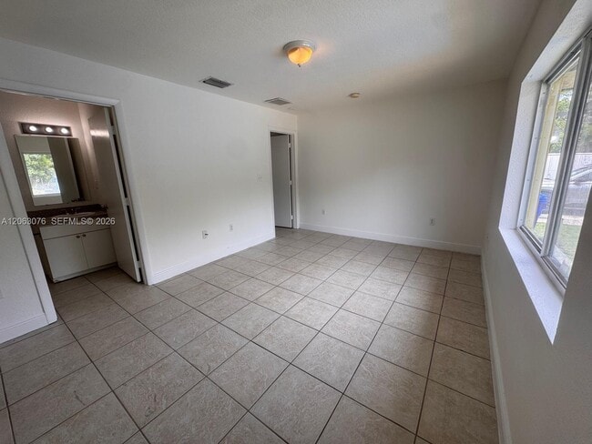 Building Photo - 3342 NW 9th Ave