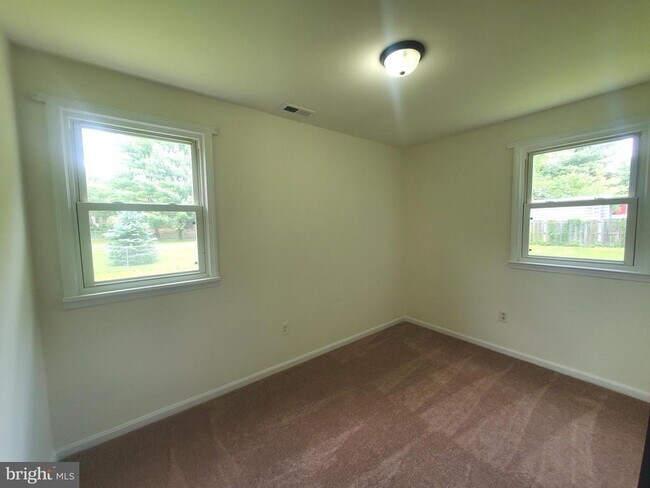 Building Photo - 161 Cooper Rd