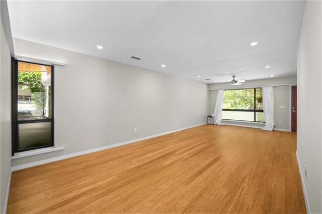 Building Photo - 805 Cumberland Rd