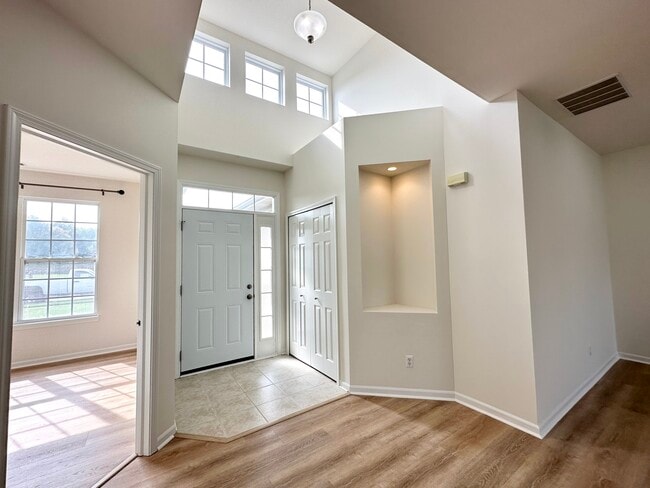 Building Photo - 1308 Charlevoix Way