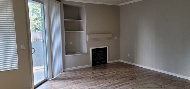 Building Photo - Elk Grove Condo For Rent! ~ MOVE IN SPECIAL!