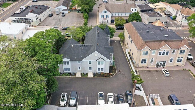 Building Photo - 606 Bay Ave