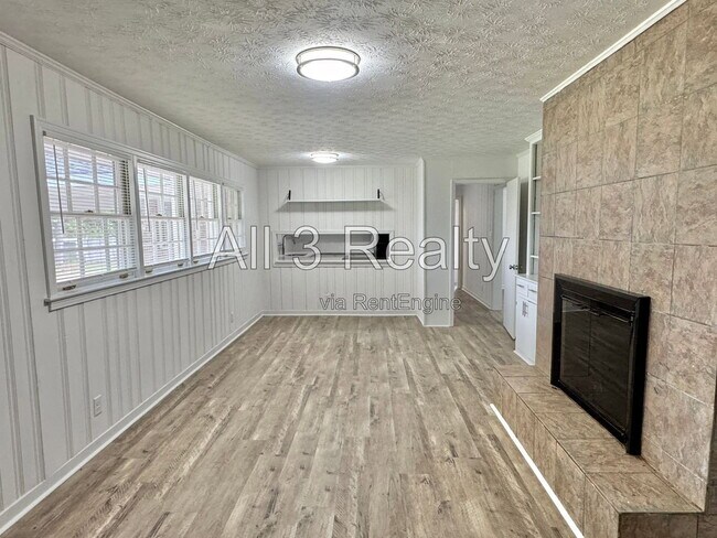 Building Photo - 2557 Woodley Rd