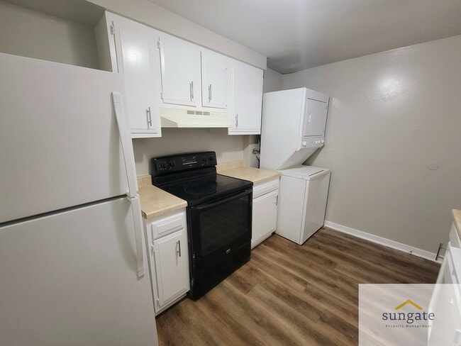 Building Photo - 488 West Ct