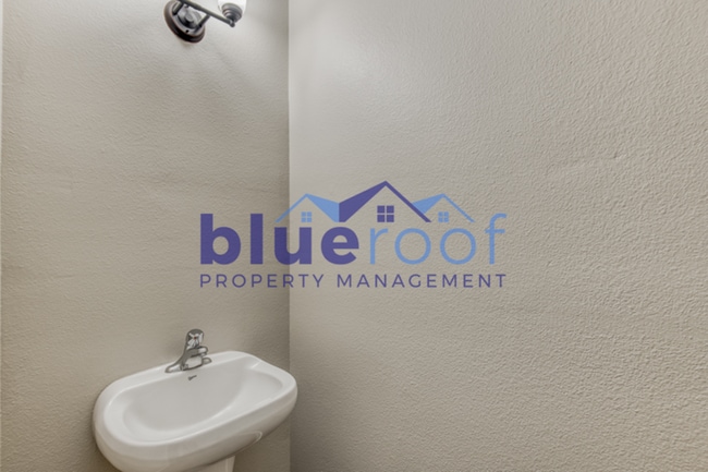 Building Photo - 17033 SW Red Leaf Pl