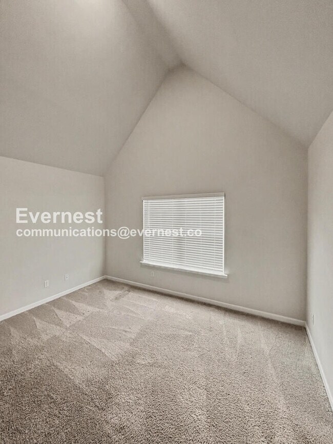 Building Photo - 320 Paxton LN