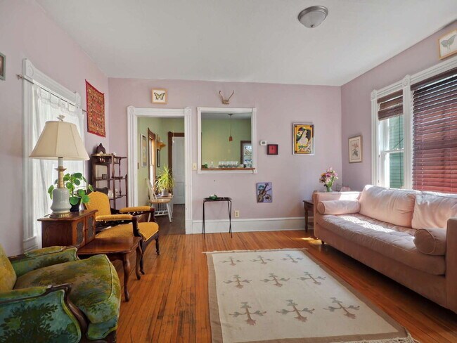 Building Photo - Classic 2-Bedroom Home in Phillips Neighborhood Pets Welcome!