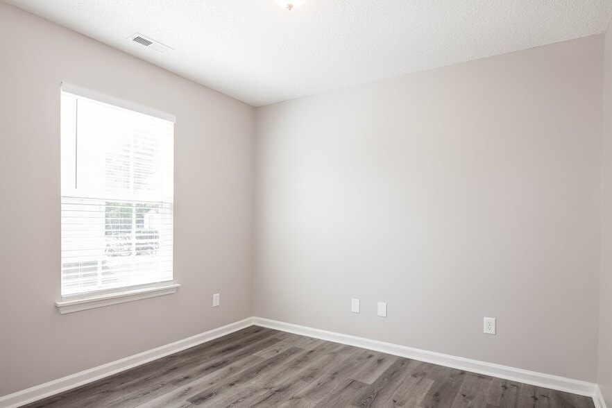 Building Photo - 11518 Larix Dr