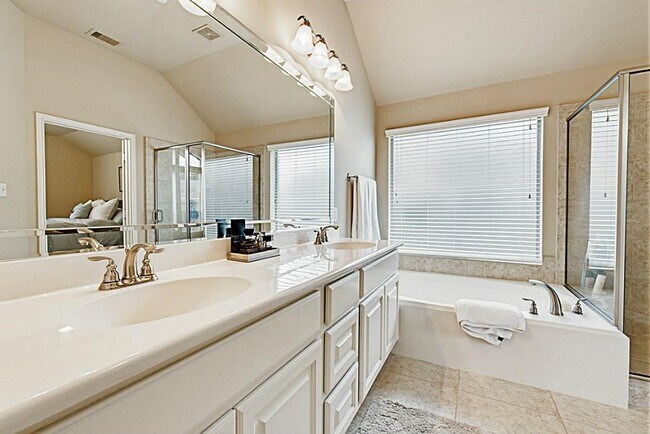 Building Photo - 2930 Pheobe Trce