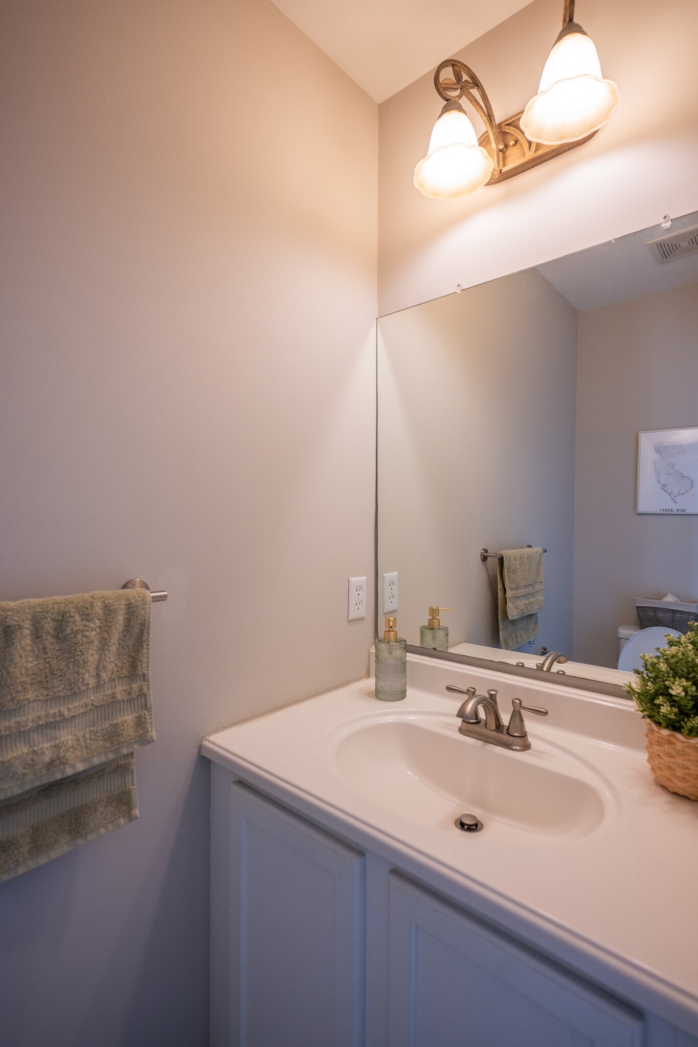 Building Photo - 4402 Vesper Cir