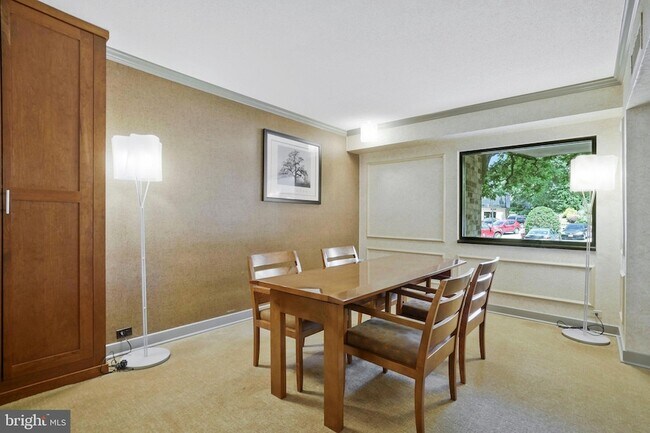 Building Photo - 5904 Mt Eagle Dr