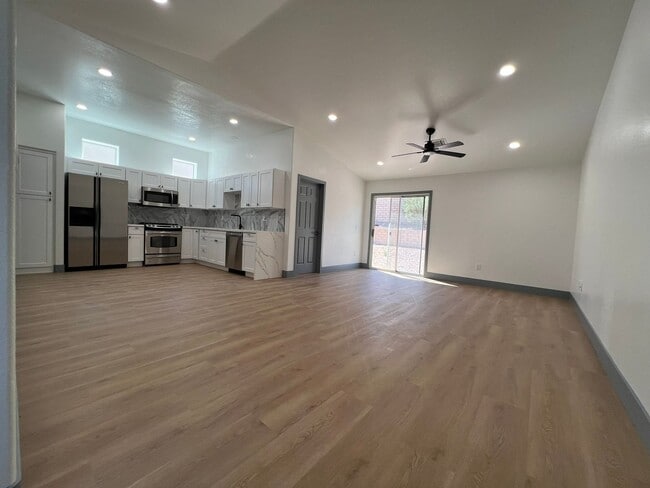 Building Photo - 10704 Paradise Point Dr