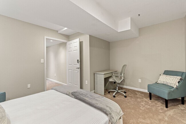 Building Photo - Modern Living. Unforgettable Views 5 bedroom / 5 bathrooms in the desirable Candelas community