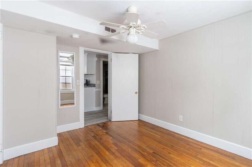 Building Photo - 31 Kirby St