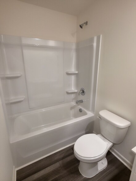 Building Photo - 2062 Gln Xing Dr