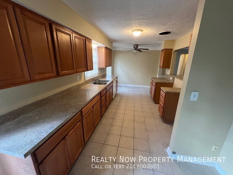 Building Photo - 988 Keystone Dr