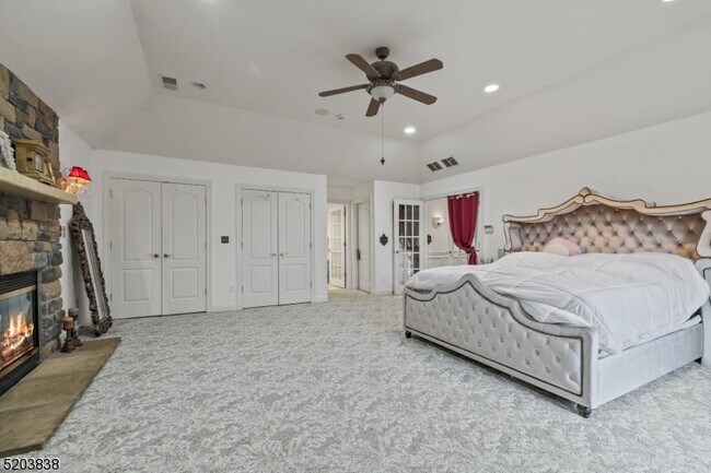 Building Photo - 326 Rock Ridge Ct