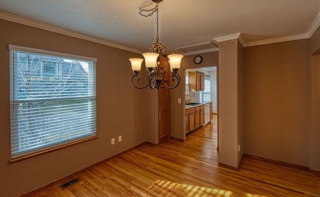 Building Photo - 3B/3B in The Shores with Finished Basement and 2 Car Garage!