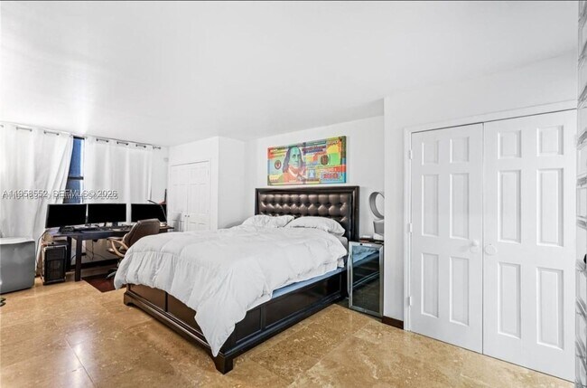 Building Photo - 1800 NE 114th St