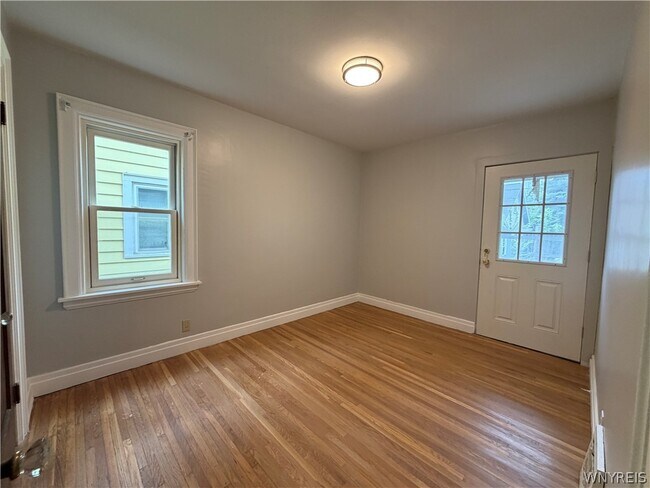 Building Photo - 52 Kenwood Rd