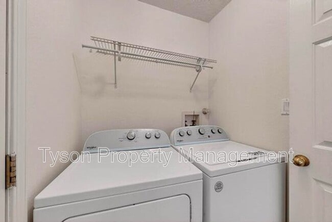 Building Photo - 1420 Stoneway Dr NW