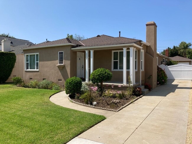 Building Photo - Santa Monica 3bd 2ba