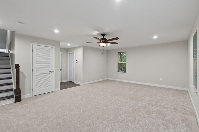 Building Photo - 949 Centurion Cir