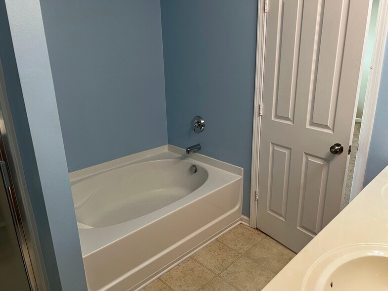 Building Photo - 3613 Blue Spruce Ct
