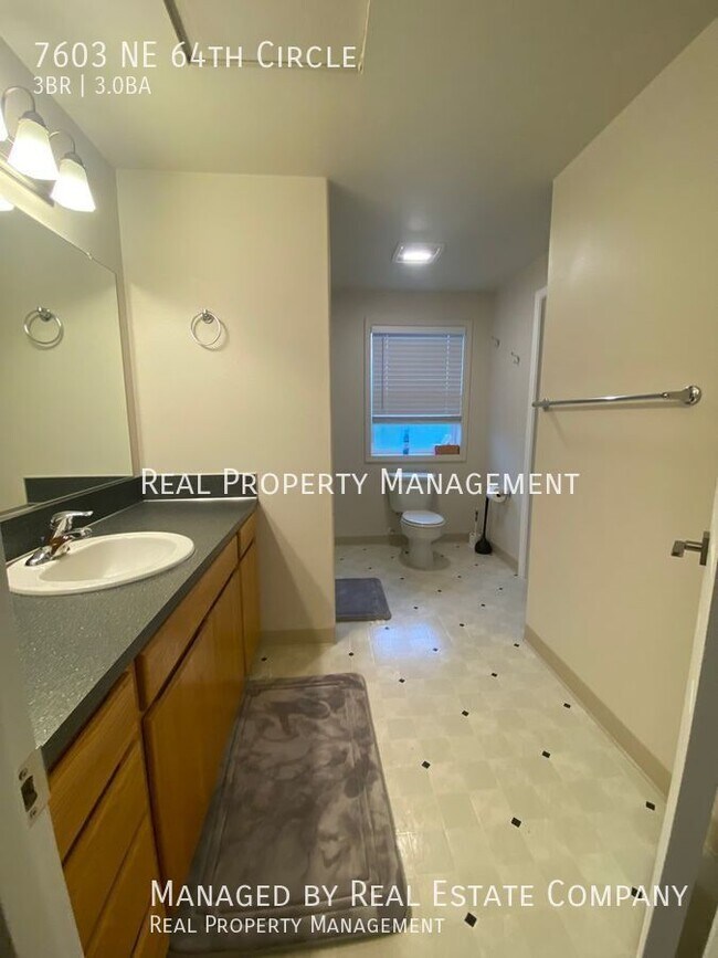 Building Photo - 7603 NE 64th Cir