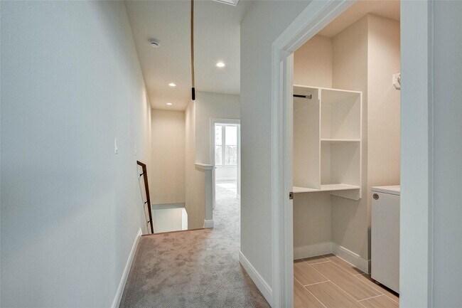 Building Photo - 2710 Grand Fountains Dr