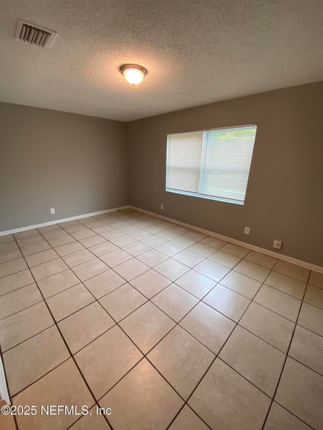 Building Photo - 9443 Sibbald Rd