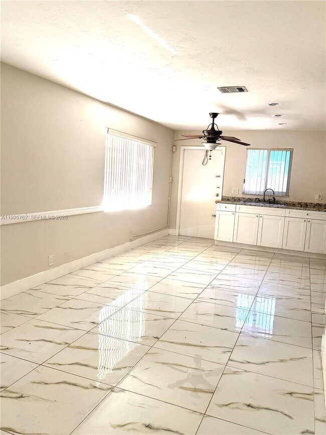 Building Photo - 1945 Pierce St