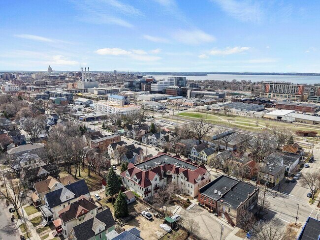 Building Photo - 1037 Williamson St