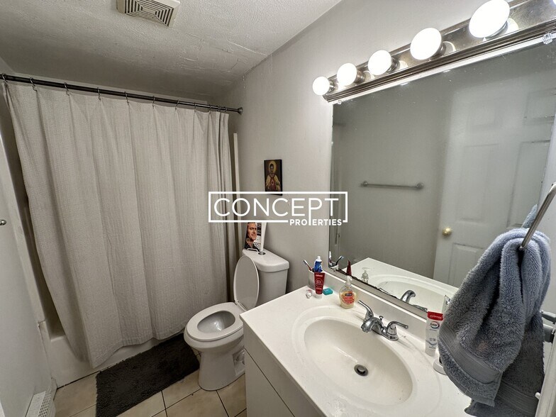 Building Photo - 58 Mansfield St