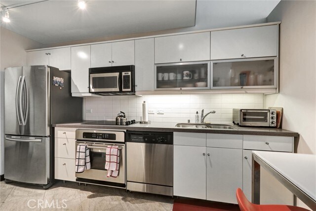 Building Photo - 350 W Ash St