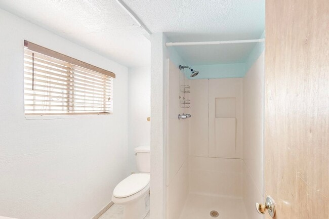 Building Photo - Charming 3 bedroom, 2 bath home in Central El Paso! Special No admin fee, $29 application fee!
