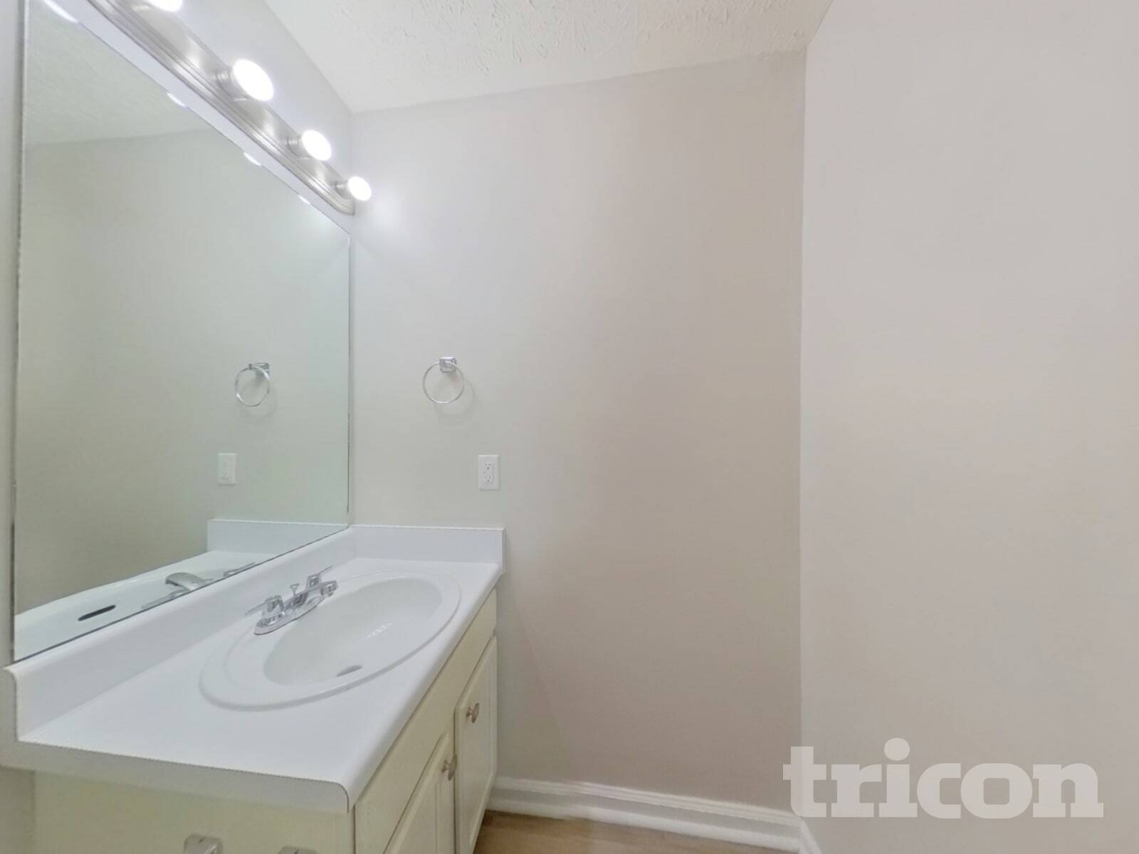 Building Photo - 217 White Pine Ln