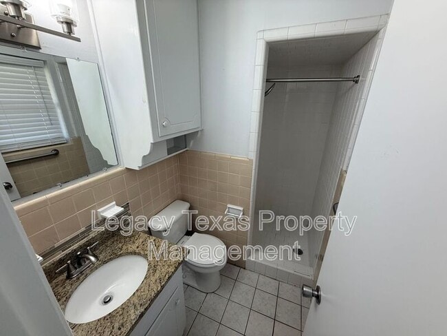 Building Photo - 1205 Tanglewood Dr