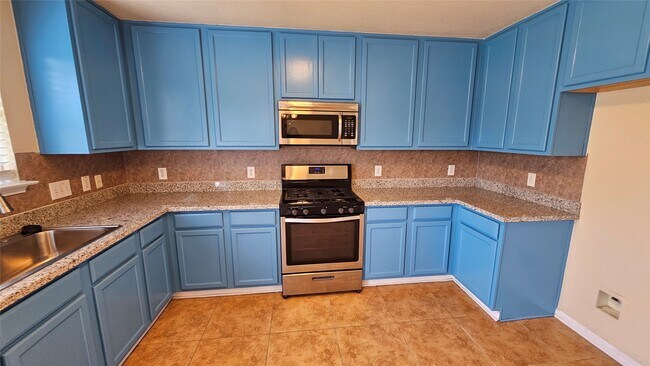 Building Photo - 22135 Greengate Dr