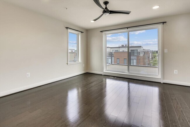 Building Photo - Luxury END-UNIT garage townhouse - 4BD/4.5BA!