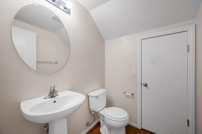 Building Photo - Nice Two Story Home with fenced yard and pet friendly owners.