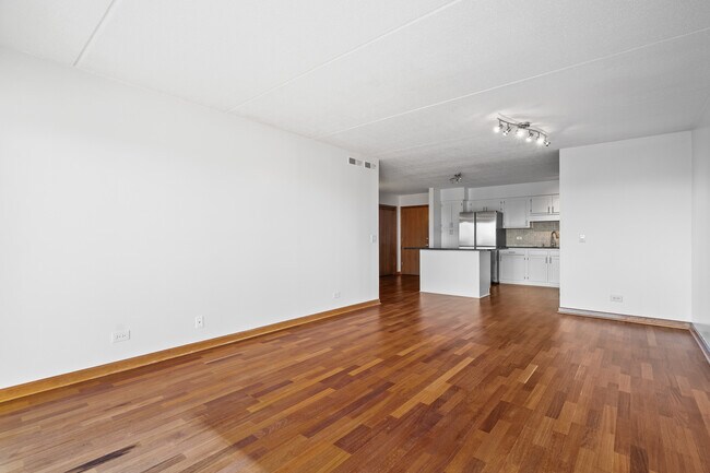 Building Photo - 6400 W Berteau Ave