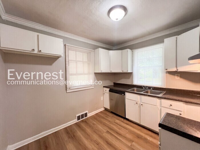 Building Photo - 905 Parkhaven Ln