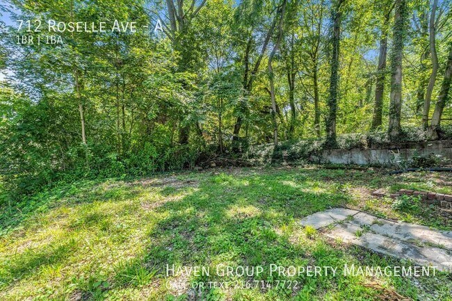 Building Photo - 712 Roselle Ave