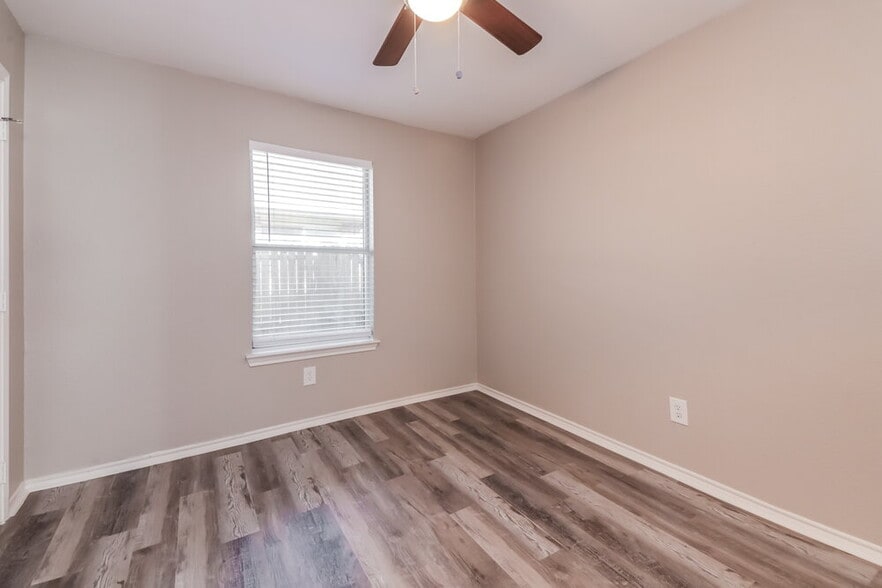 Building Photo - 7713 Dockside Dr