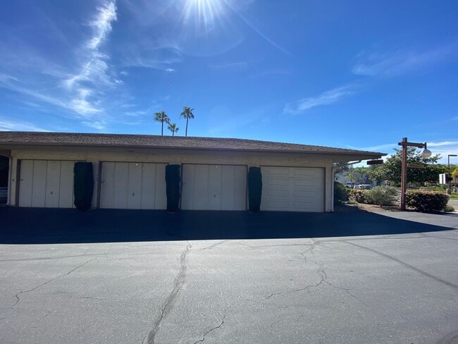 Building Photo - Beautiful corner condo in Lake San Marcos
