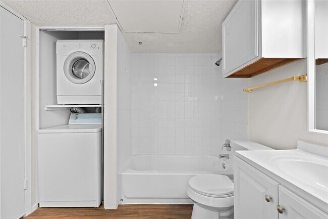 Building Photo - 3115 Helms St