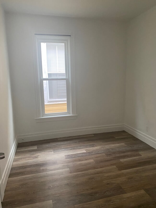 Building Photo - 12 E Sunnyside Way